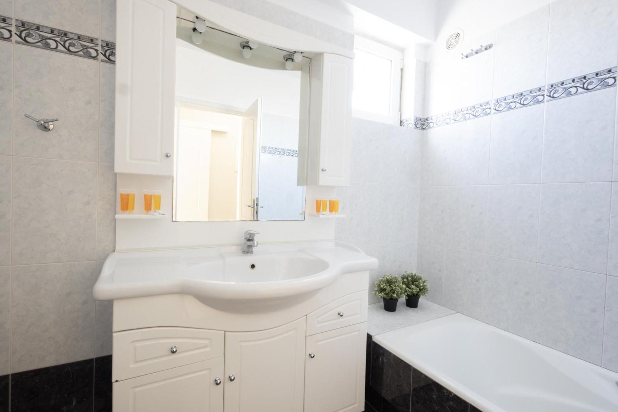 Renovated 3 Bedroom Apt With Acropolis View Atenas Exterior foto